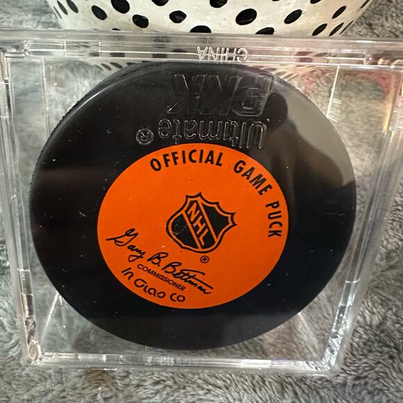 1990’s Detroit Red Wings Chris Osgood Autographed Official NHL Hockey Puck #30 - Picture 4 of 4